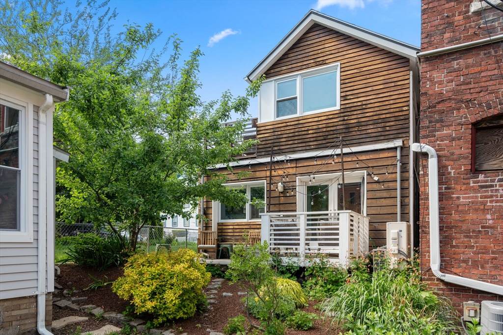 67 Dudley St - Photo 1