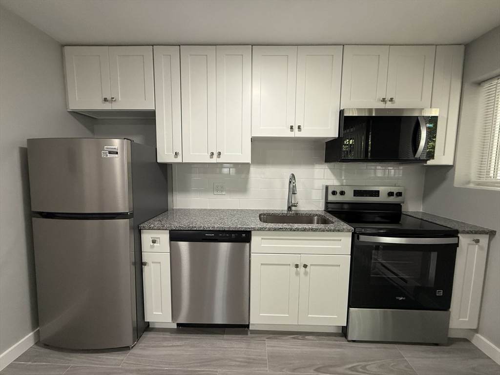 565 Hyde Park Ave. - Photo 1