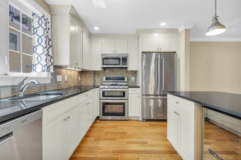 83 Dresser St - Photo 1