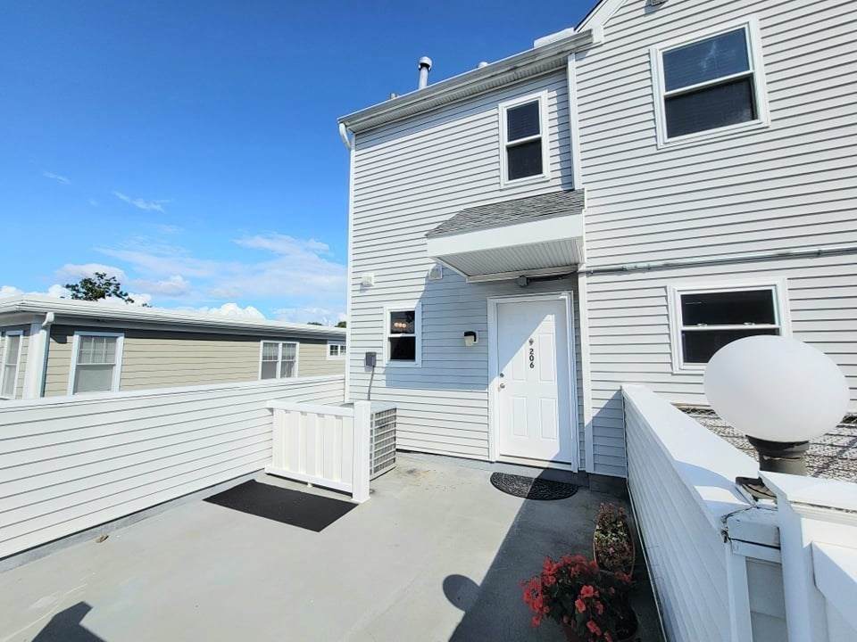 391 Hyde Park Ave - Photo 1