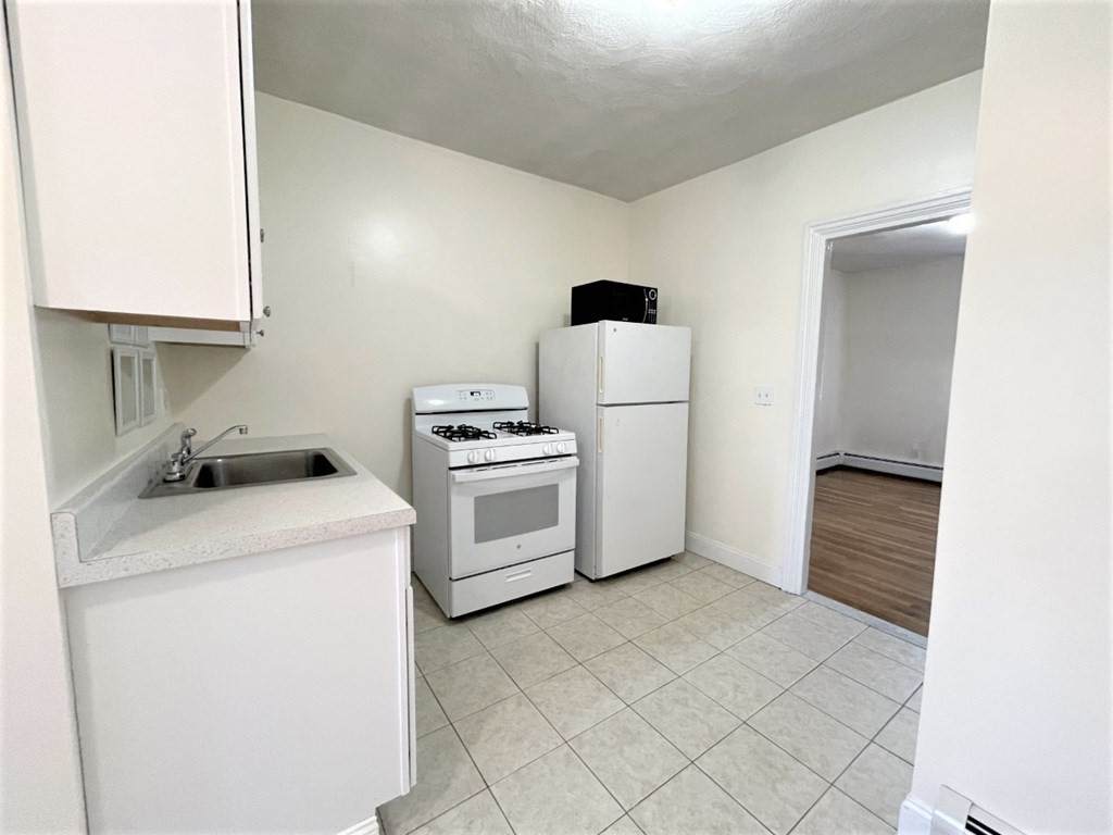 3 Cedar Sq - Photo 1