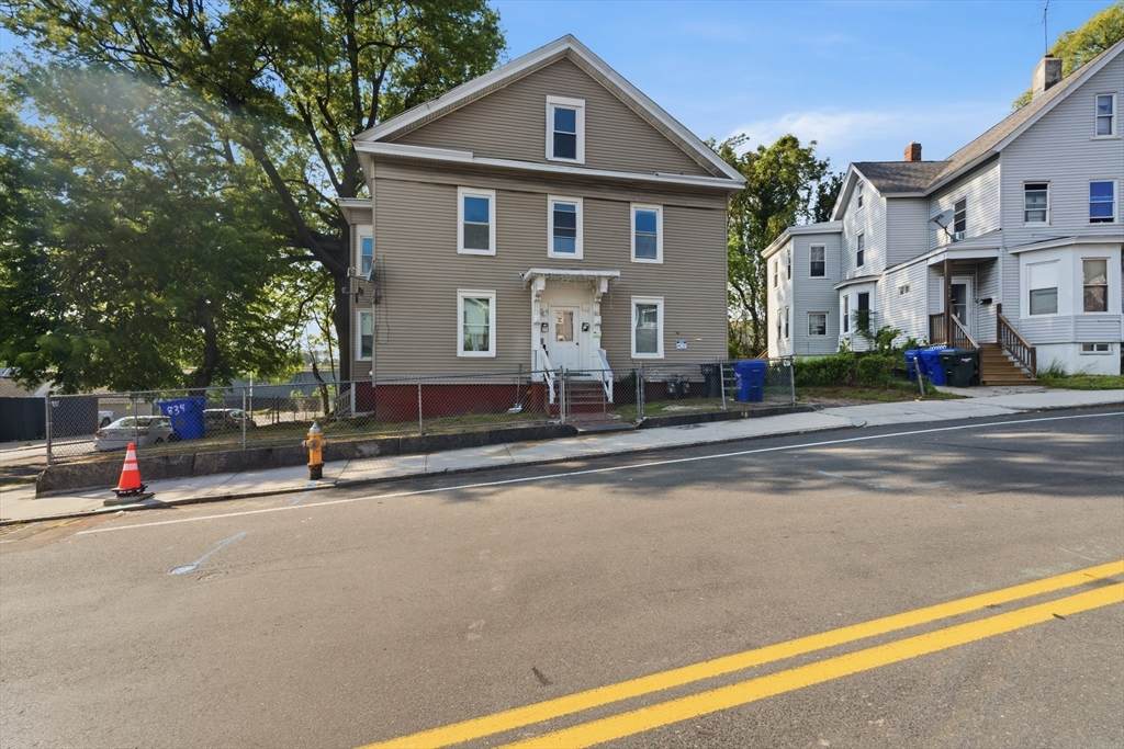 834 Worthington St - Photo 1