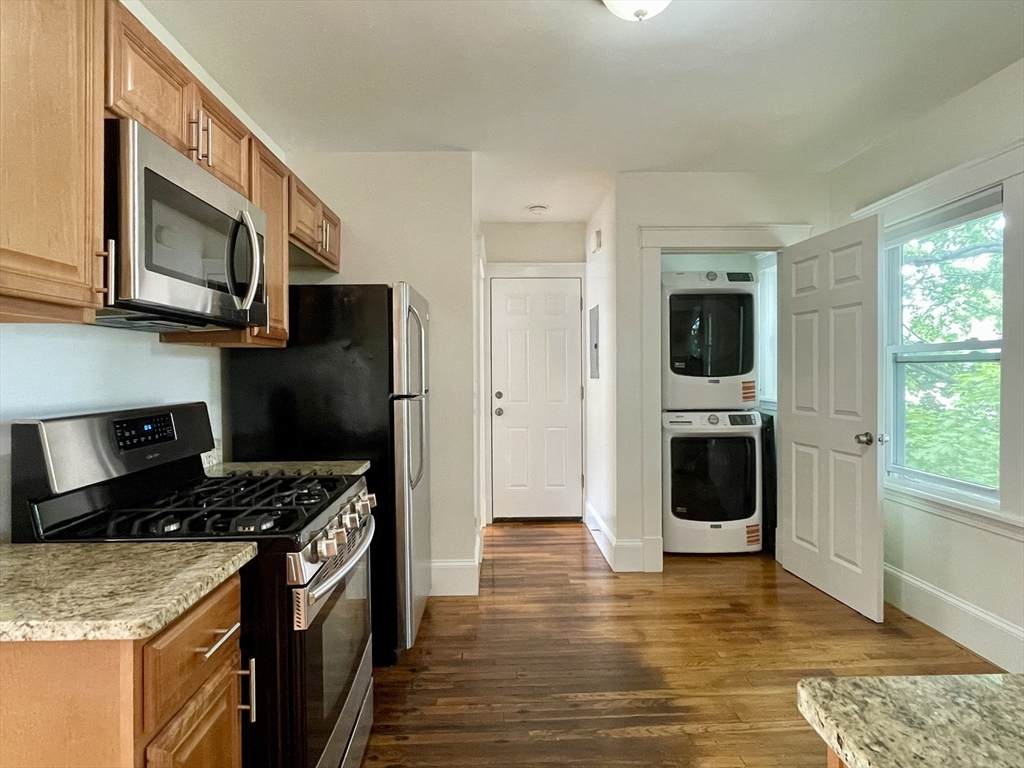 17 Ogden St - Photo 1