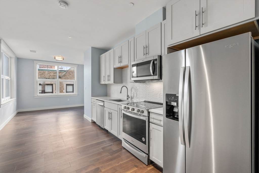 136 Babcock St - Photo 1