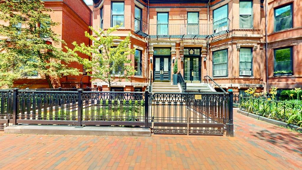 277 Marlborough St - Photo 1