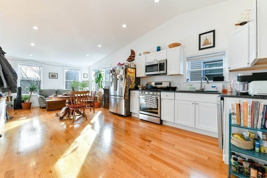 236 Havre St - Photo 1
