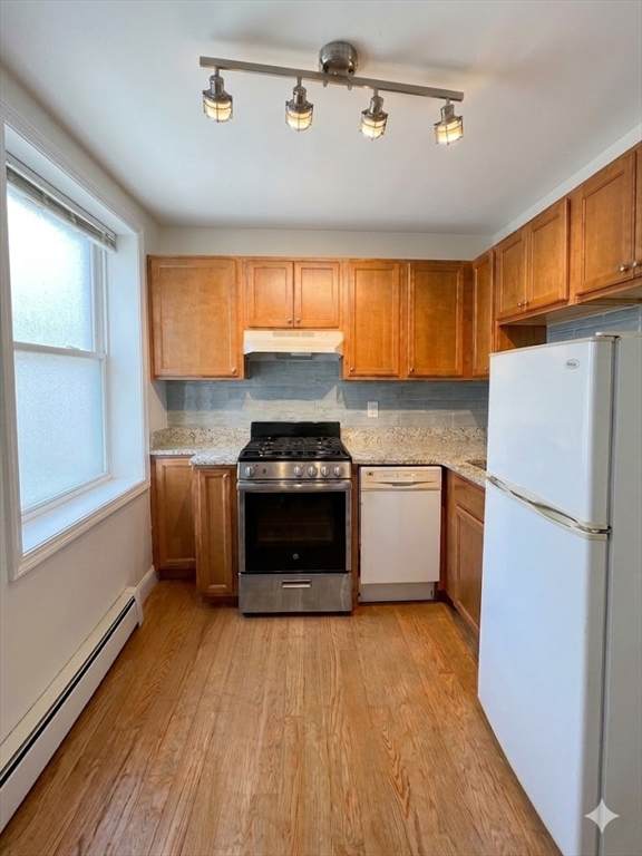 1054 Cambridge St - Photo 1