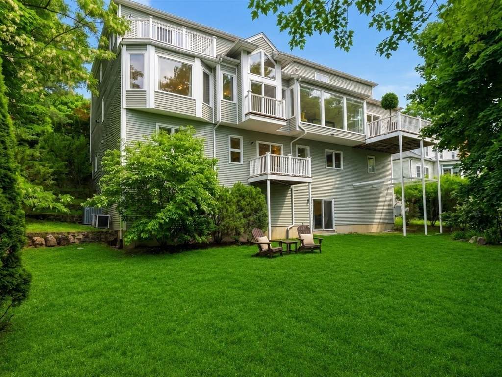 75 Huntington - Photo 1