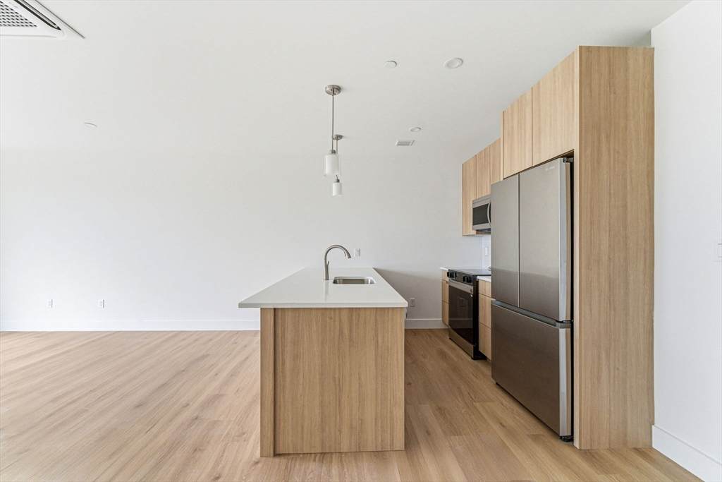 1035 Commonwealth Ave - Photo 1