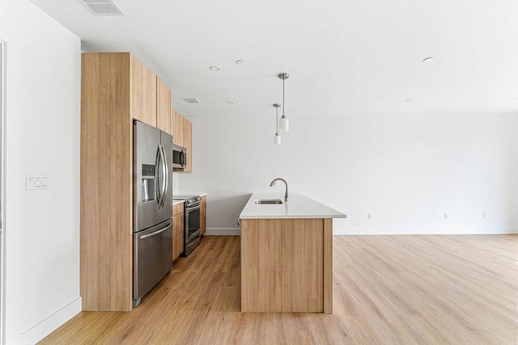 1035 Commonwealth Ave - Photo 1