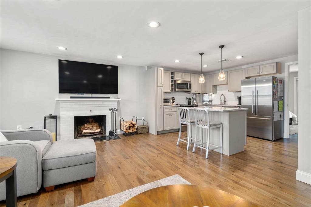 100 Main St - Photo 1
