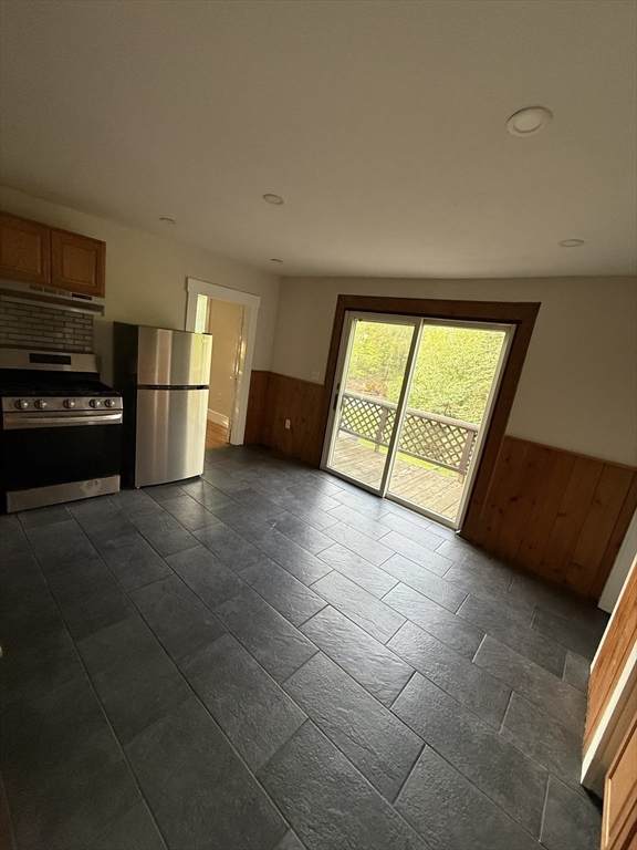 https://bt-photos.global.ssl.fastly.net/mlspin/orig_boomver_1_73526483_2.jpg