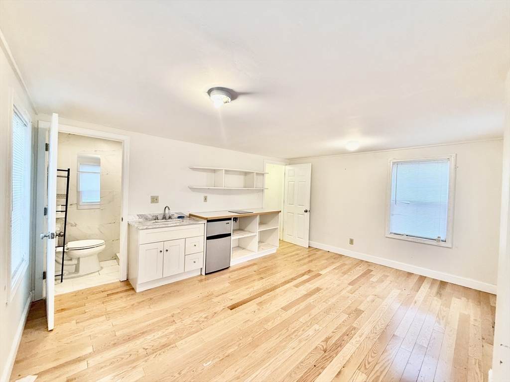 19 Common St - Photo 1