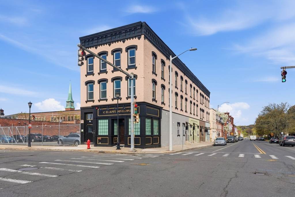 180 Lyman St - Photo 1