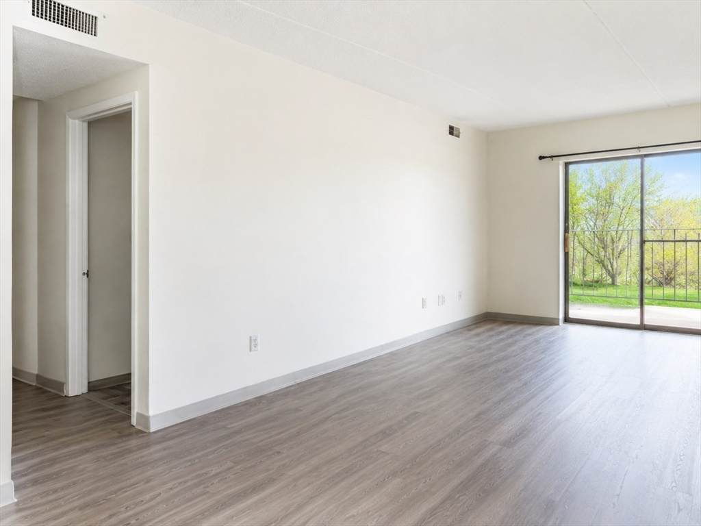 476 Riverside Dr - Photo 1