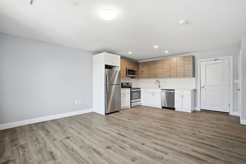 632 Centre St - Photo 1