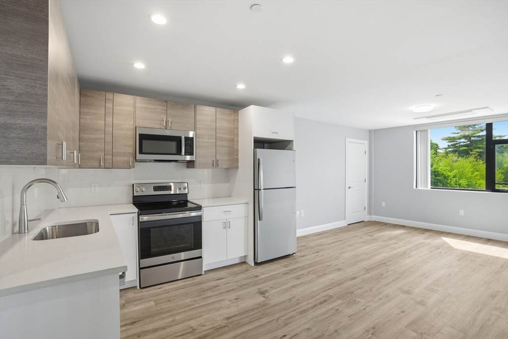 632 Centre St - Photo 1