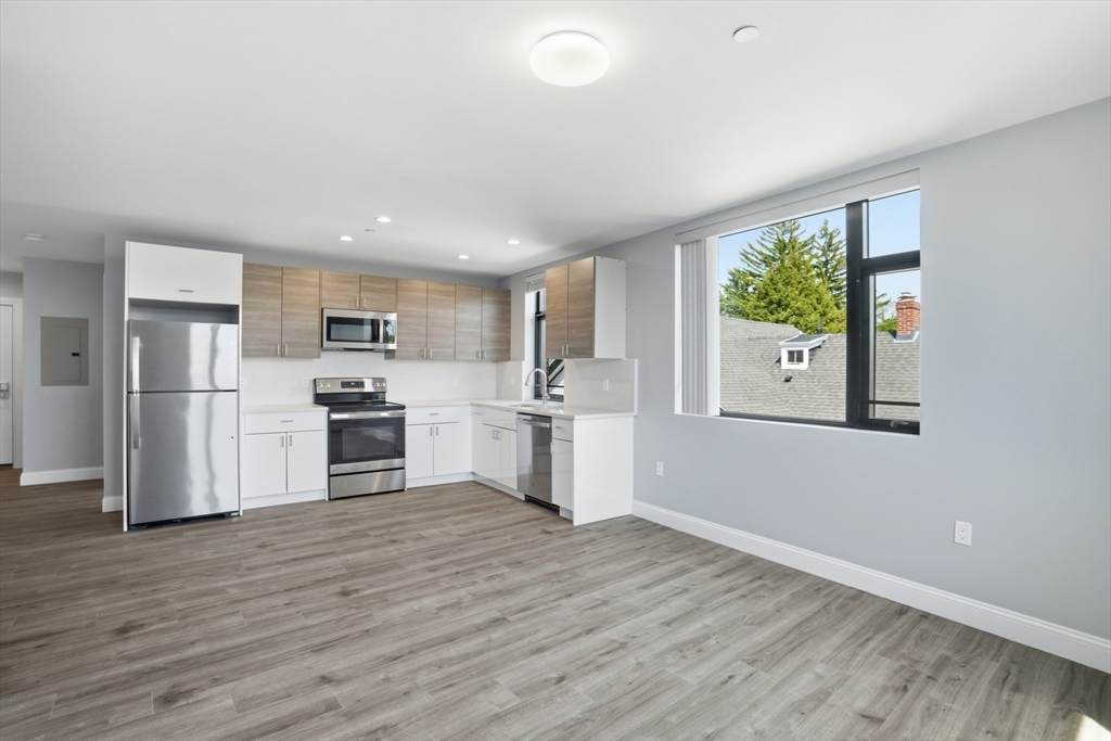632 Centre St - Photo 1
