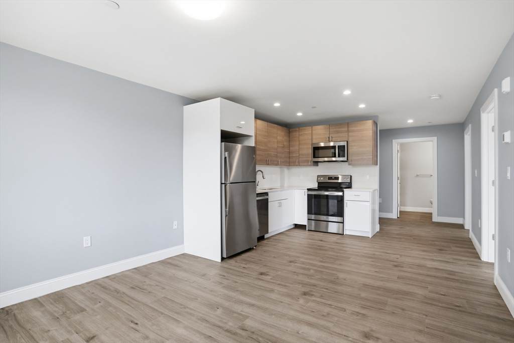 632 Centre St - Photo 1