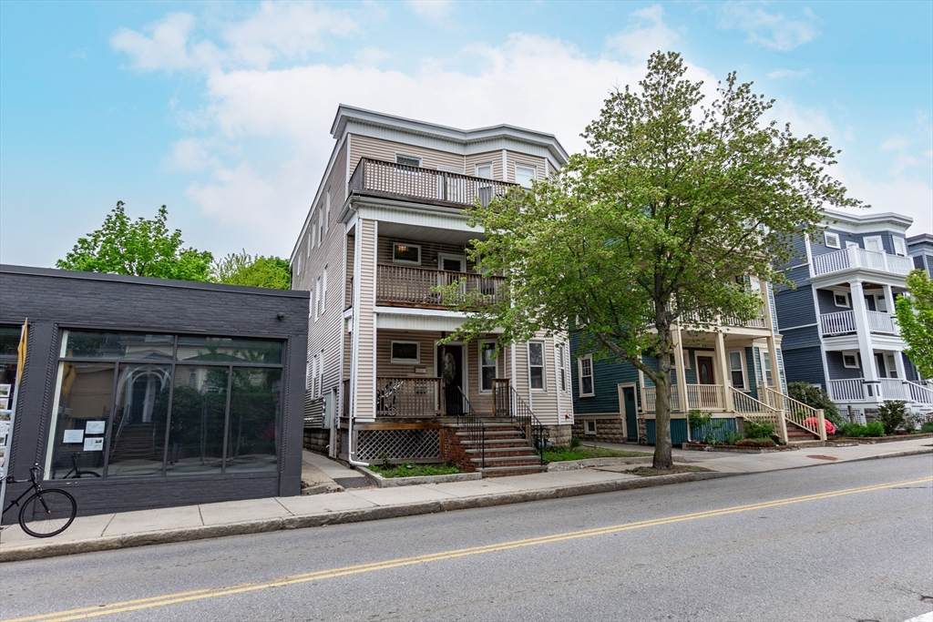 279 Concord Ave - Photo 1