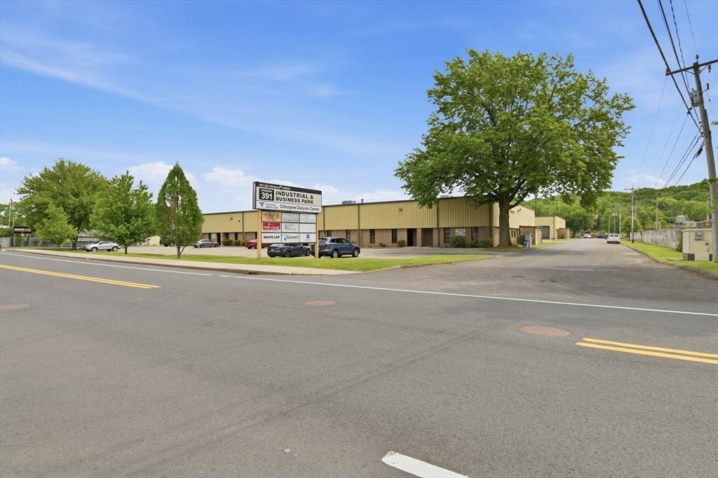307 Meadow St - Photo 1