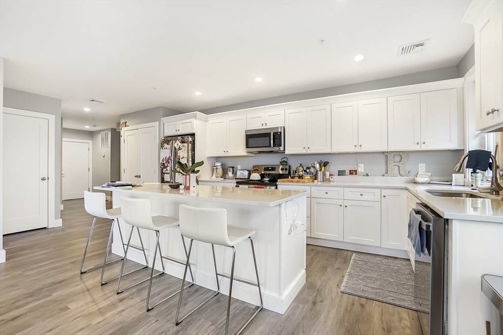 245 Bussey St - Photo 1
