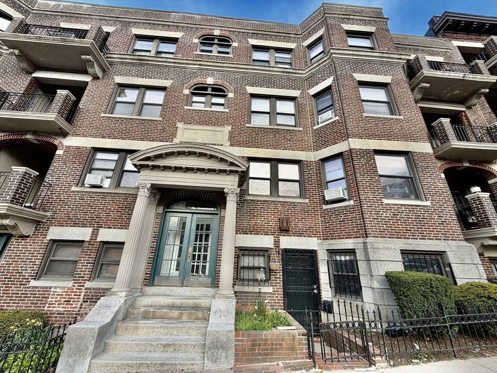 1468 Commonwealth Ave - Photo 1