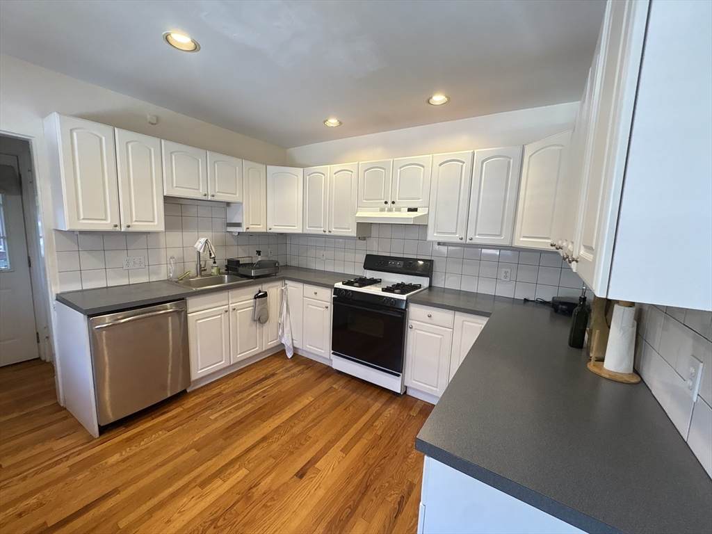 93 Lawton St - Photo 1