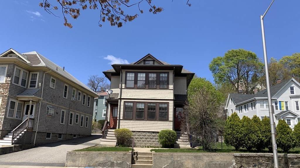 529 Pleasant St - Photo 1