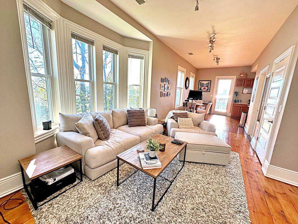 227 Webster St - Photo 1