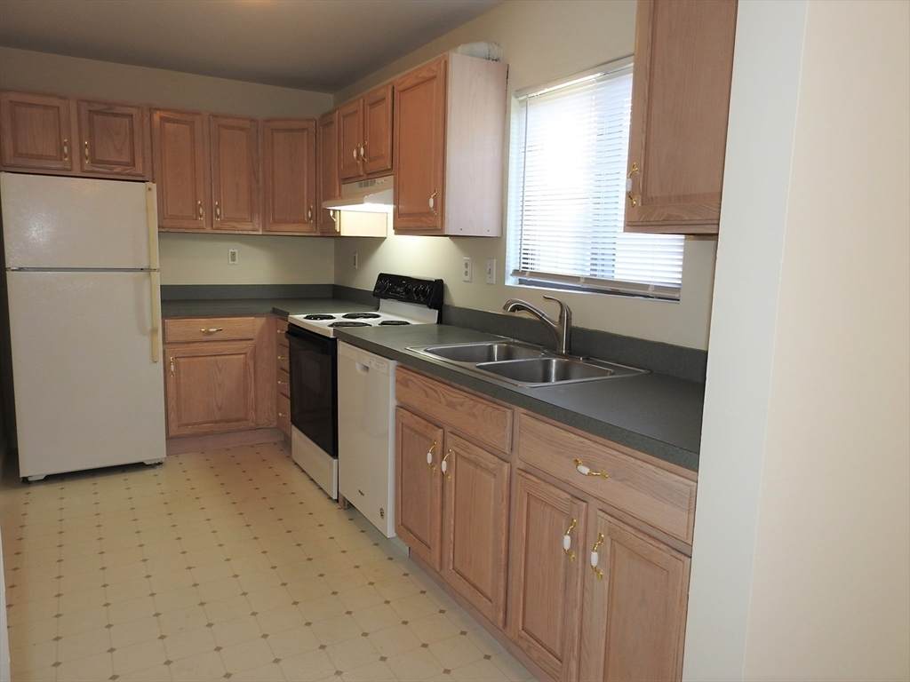 https://bt-photos.global.ssl.fastly.net/mlspin/orig_boomver_1_73527491_2.jpg