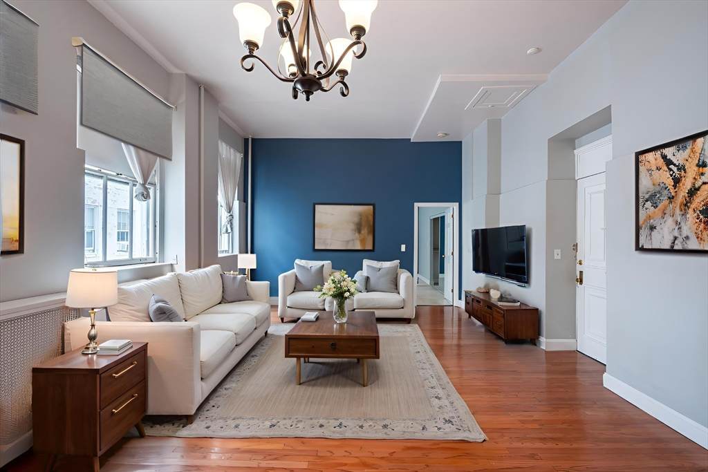 16 Balmoral - Photo 1