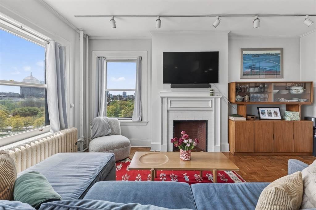 48 Beacon St - Photo 1