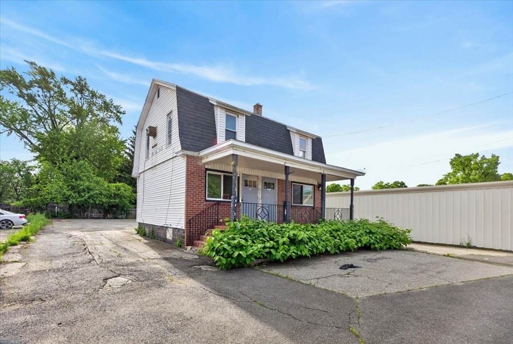 337 Parker St - Photo 1