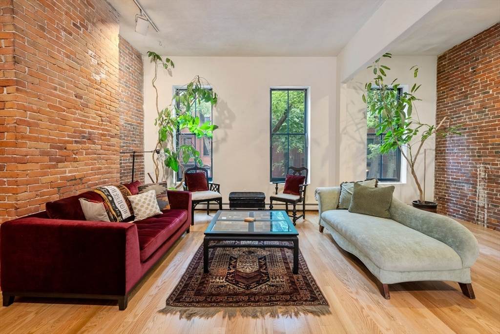 50 E Springfield St - Photo 1