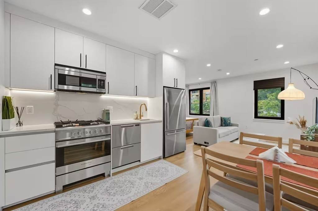 1618 Beacon Street - Photo 1