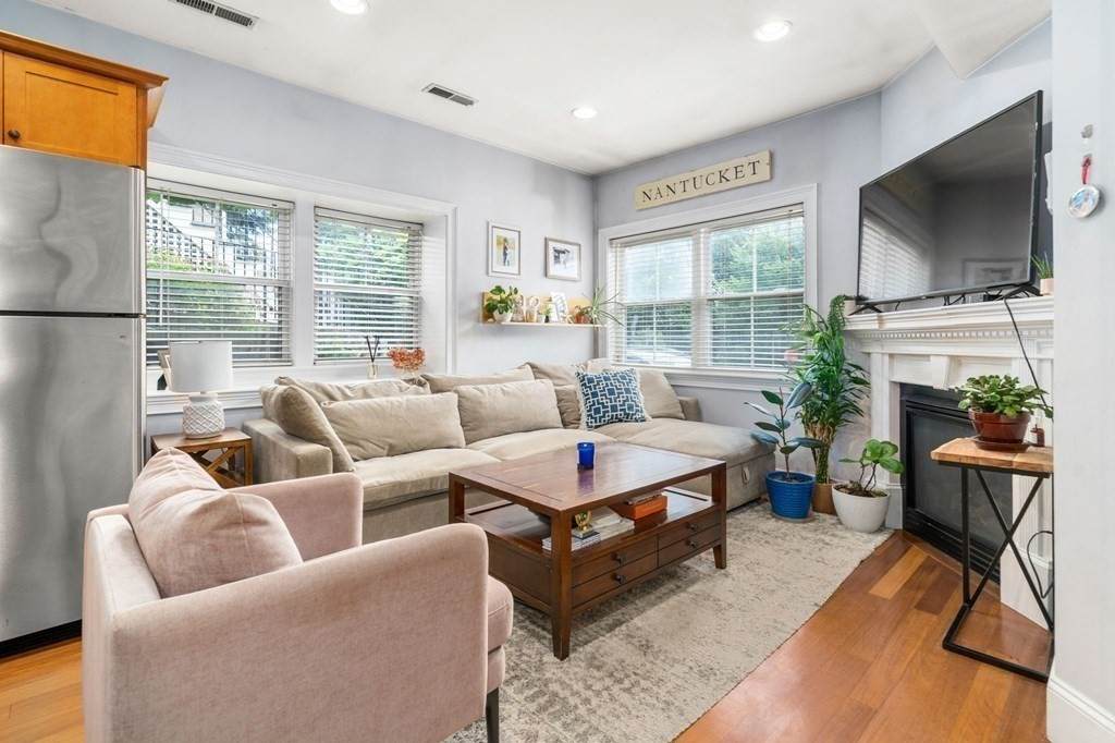 394 E Eighth - Photo 1