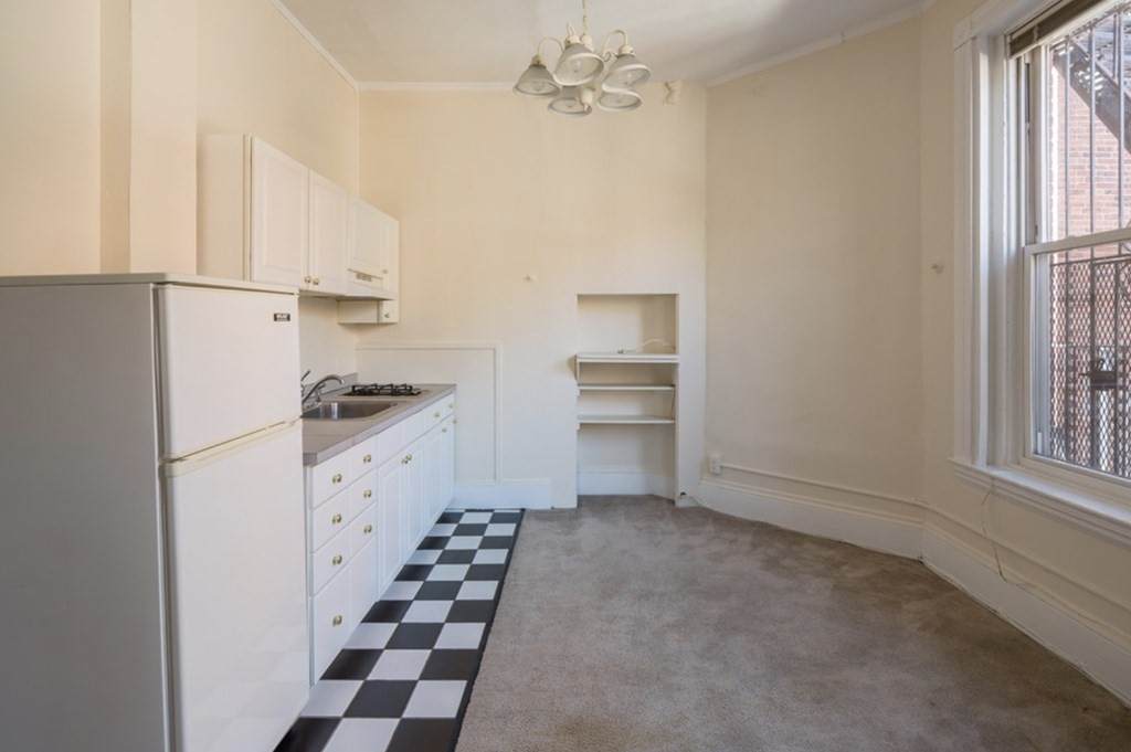301 Newbury - Photo 1