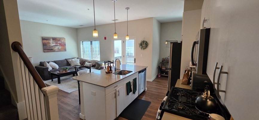 560 Moody - Photo 1