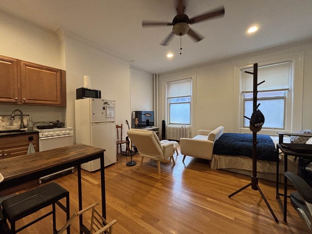 98 Charles St. - Photo 1