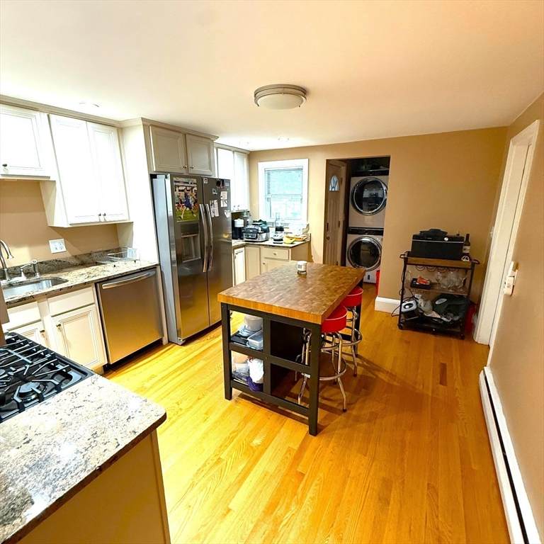160 L St - Photo 1