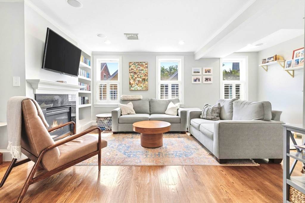 77 Green St - Photo 1