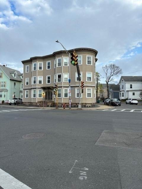 180 Lewis St - Photo 1