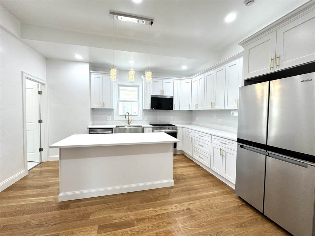 56 Pinckney St - Photo 1