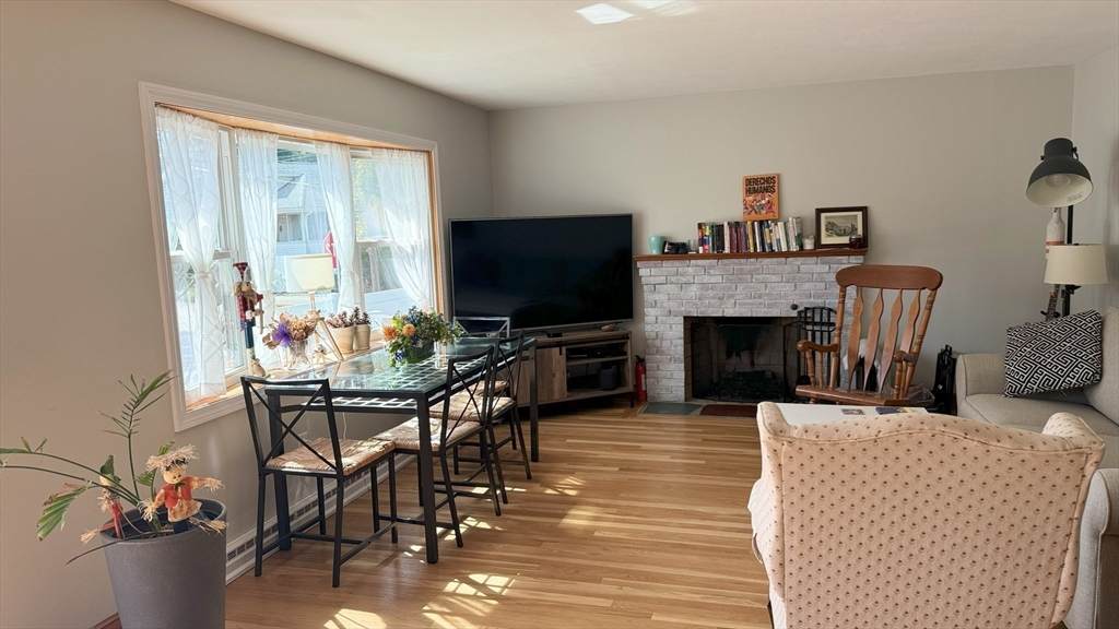 218 Hollis Ave - Photo 1