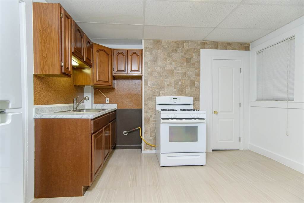 79 School St - Photo 1
