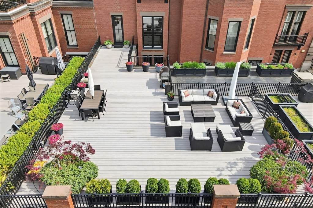 128 Beacon Street - Photo 1