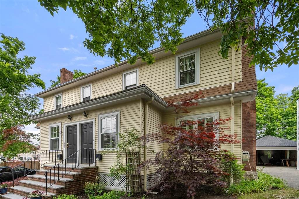 10-12 Richardson Ave - Photo 1