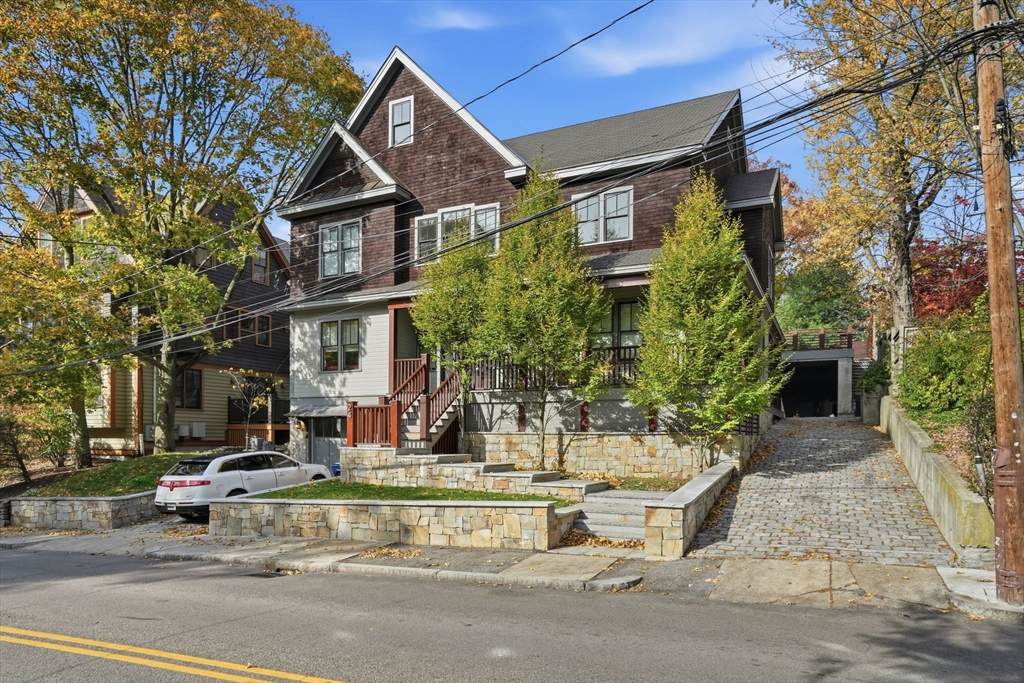 24 Sigourney St - Photo 1