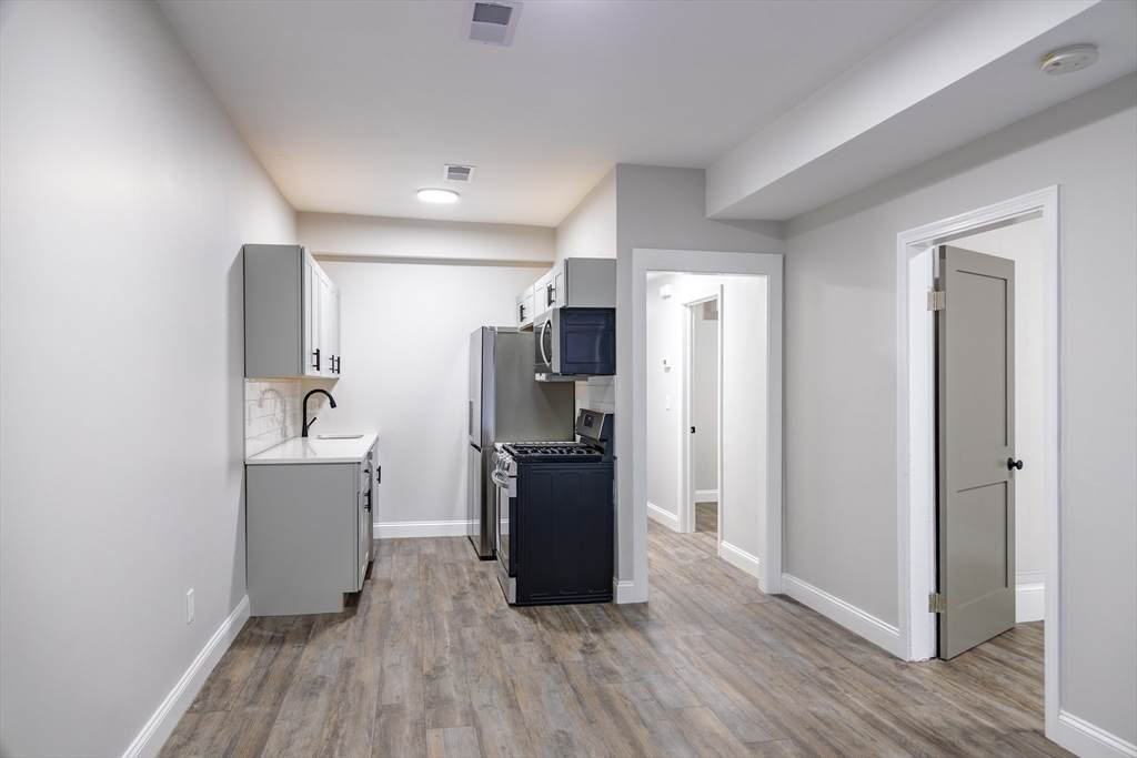 626 E 6th - Photo 1